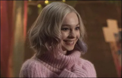 Dans la série "Mercredi", comment s'appelle la colocataire et amie de l'héroïne ?