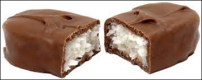 Barre chocolatée contenant une pâte de coco à l'intérieur et un nappage de chocolat au lait à l'extérieur, c'est...