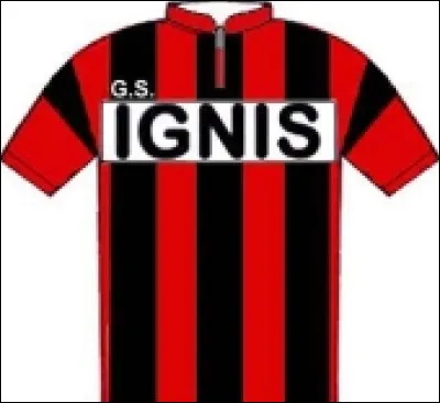 R&eacute;plique du maillot du Milan Ac avec les bandes rouge et noire, &eacute;quipe financ&eacute;e par un ap&eacute;ritif &agrave; l'anis, un revendeur d'&eacute;lectro-m&eacute;nager, une marbrerie.