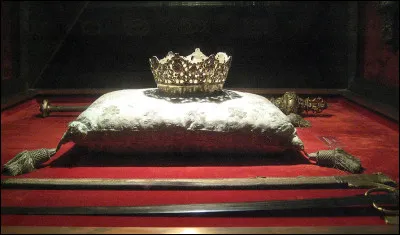 Où sont exposés la couronne et le sceptre d'Isabelle ?