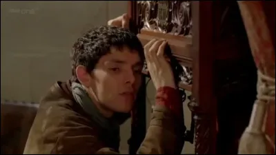 Dans cette scène, que cherchait réellement Merlin ? (S4-EP4)