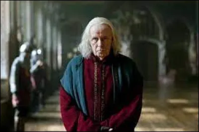 Auprès de qui Gaius a-t-il été forcé de révéler le secret de Merlin ?