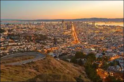 Géographie : comment s'appelle le point culminant de San Francisco ?