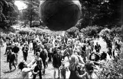 Histoire : comment a-t-on appelé l'été de 1967 à San Francisco où des milliers de jeunes se sont réunis pour promouvoir les libertés et la culture hippie ?