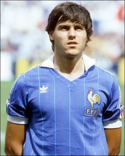 Avec quel club de football Manuel Amoros remporta-t-il le championnat en 1982 et 1988 et la Coupe de France en 1985 ?