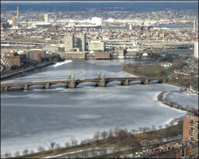 Géographie : Quel prénom français porte le fleuve qui traverse Boston ?