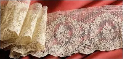 Ici, la spécialité c'est la dentelle ! Quelle est cette ville ?