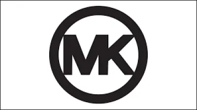 M - Créée en 1981, la marque est particulièrement connue pour son interprétation luxueuse de vêtements sophistiqués conçus pour le quotidien des femmes. Qui est-elle ?