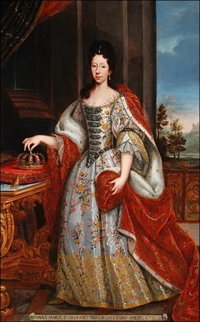 Quel mois est née Anne-Marie d'Orléans ?