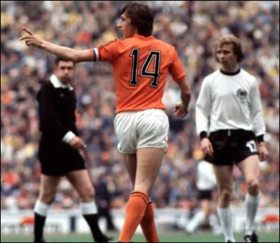 Quel célèbre footballeur Hollandais portait le n° 14 de l'équipe d'Ajax et de l'équipe nationale Oranje ?
