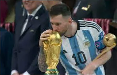 Sport : Quel joueur de l'équipe de France a mis un triplé lors du match de finale de la Coupe du monde au Qatar ?