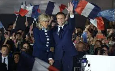Politique : À quel pourcentage a été réélu Emmanuel Macron le 24 avril 2022 ?