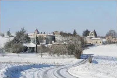 Nous sommes sur une route enneigée qui nous conduit à Rouffiac. Commune picto-charentaise, dans l'aire d'attraction Angoumoisine, elle se situe dans le département ...