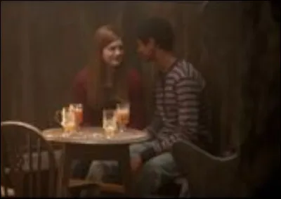 Tu vois la personne que tu aimes rire avec ton/ta pire ennemi(e), comment r&eacute;agis-tu ?