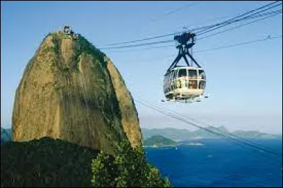 Lieu d'exception : Comment s'appelle ce célèbre pic rocheux ?