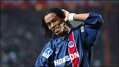 Considéré comme son plus beau but avec le Paris Saint-Germain : Ronaldinho remonte toute la défense adverse puis pique son ballon en lobant le gardien adverse et marque les esprits. Quel était l'adversaire du PSG lors de ce match ?