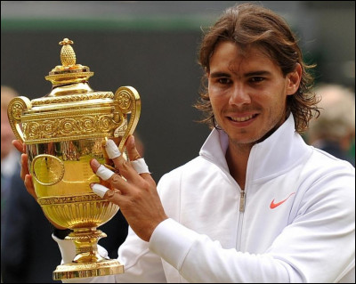 Nadal a gagné 3 fois Wimbledon.