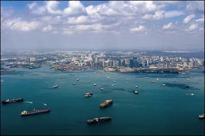 Le d&eacute;troit de Malacca est situ&eacute;...