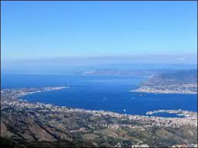 Quel est le nom du d&eacute;troit qui relie la Sicile et le reste de l'Italie ?