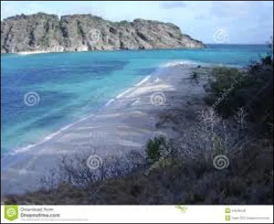 Le d&eacute;troit de Torr&egrave;s est compris entre...