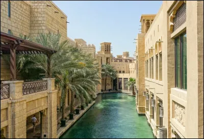 Ville : Comment s'appelle la vieille ville de Duba&iuml; ?