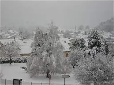 Ville de l'aire d'attraction Romarimontaine, à la confluence de la Moselle et de la Moselotte, Saint-Étienne-lès-Remiremont se situe dans le département ...