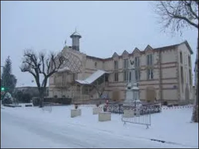 Je vous emmène maintenant à Barcelonne-sur-Gers, village situé en région ...