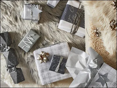 Qui a chant&eacute; "Petit Papa No&euml;l" (2011) ?