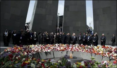 Depuis quelle grande ville de l'Empire le génocide est-il organisé ?