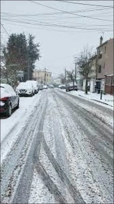 Ville francilienne, dans la Petite Couronne, Rosny-sous-Bois se situe dans le département ...