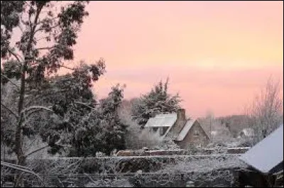 Nous partons maintenant en Bretagne, au Hinglé. Commune de l'aire d'attraction Dinannaise, elle se situe dans le département...
