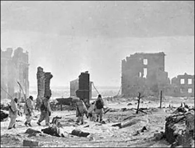 Que se passe-t-il en février 1943 ?