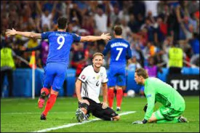 Quelle équipe la France a-t-elle affronté en demi-finale ?