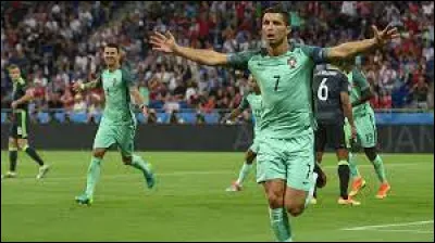 Quelle équipe le Portugal a-t-elle affronté en demi-finale ?