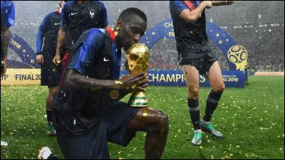 Son seul trophée en équipe de France est la Coupe du Monde de 2018.