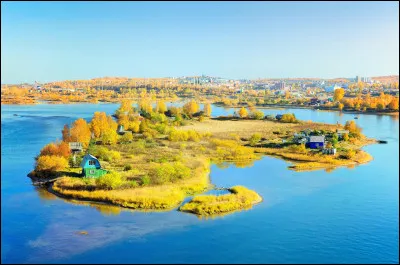 Quel fleuve recueille les eaux du lac Baïkal par l'intermédiaire de son principal affluent, l'Angara, autrefois connu sous le nom de Toungouska supérieure ?