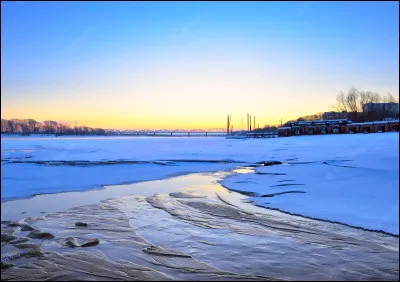 Parmi les grands fleuves de Sibérie, lequel est situé le plus à l'ouest et traverse entre autres la troisième ville de Russie, Novossibirsk ?