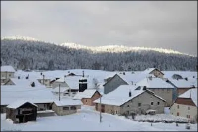 Petit village Doubien de 60 habitants, Le Crouzet se situe en région ...