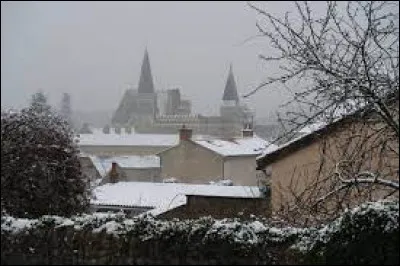 Voici une vue de l'abbaye Saint-Martin, à Ligugé, sous la neige. Ville picto-charentaise, dans l'aire d'attraction Pictavienne, elle se situe dans le département ...