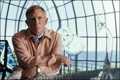 Dans quel film Netflix voit-on le détective Benoit Blanc, comme sur cette photo ?