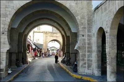 Sport : Quel animal est l'emblème de l'équipe de football Raja Club Athletic de la ville de Casablanca ?
