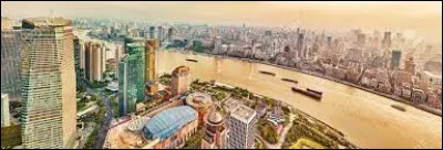 Géographie : Avec laquelle de ces villes Pékin a-t-elle la même latitude ?