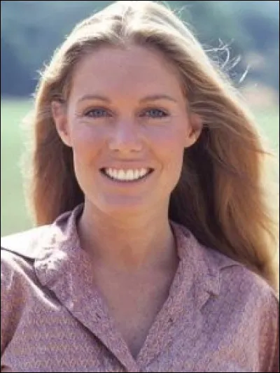 Lactrice Kathryn Holcomb interprète laînée des deux soeurs. Vous vous souvenez quelle sappelle