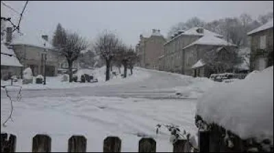 Nous sommes en Auvergne, à Menet. Village de l'arrondissement de Mauriac, il se situe dans le département ...