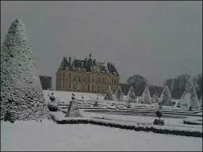 Je vous propose de flâner dans le parc de Sceaux et de rentrer ensuite au chaud au château (que l'on voit au fond). Ville francilienne, dans l'arrondissement d'Antony, elle se situe dans le département ...