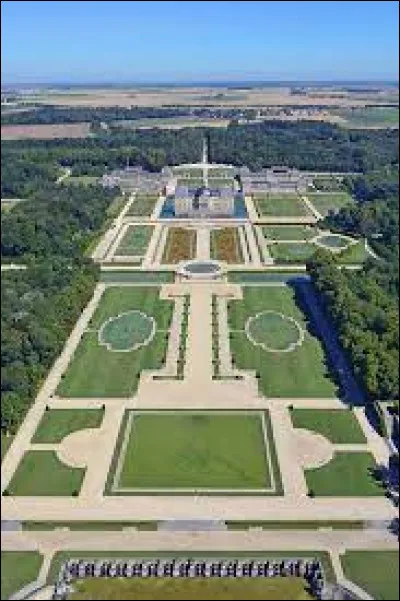 Quel architecte-jardinier a conçu les jardins des châteaux de Vaux-le-Vicomte et de Versailles ?