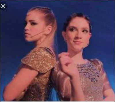 Sur quelle chanson Mia et Lupe ont-elles partagé un duo sur scène ?