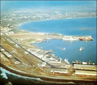 Laquelle de ces propositions désigne une ville portuaire de la république du Congo ?