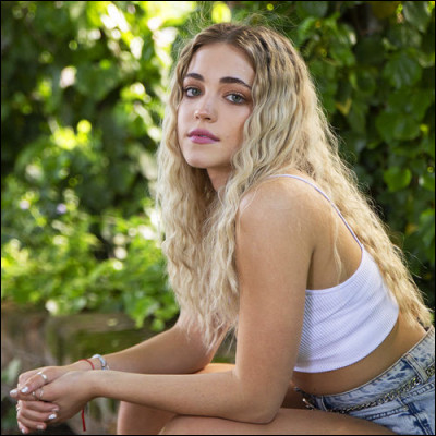 Elle est actrice et danseuse.