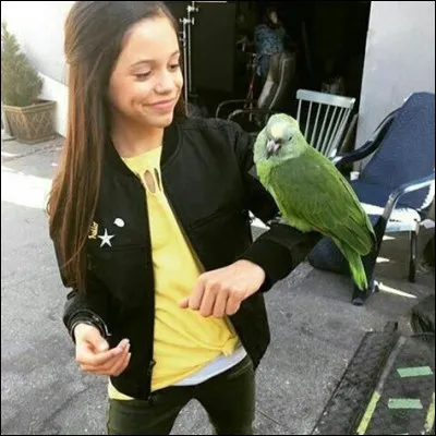 Quel est le prénom de la jeune fille qu'elle interprète dans
"Saving Flora" ?